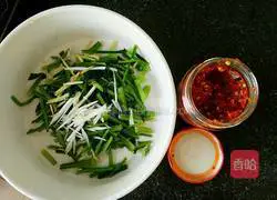 Illustration of how to make spicy spinach with reduced fat 6