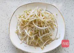 Illustration of how to make stir-fried bean sprouts 2