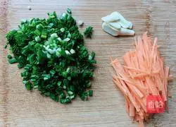 Illustration of how to make shredded onions and radish 5