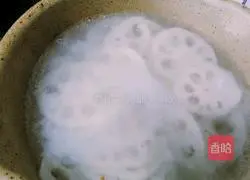 Illustration of how to make spicy and sour lotus root slices 3