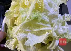 Illustration of how to make cabbage in milk soup 1