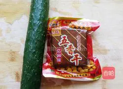 Illustration of how to make cold cucumber and dried beans 1