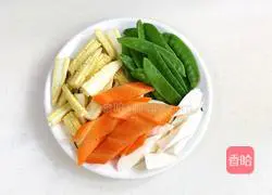 Illustration of how to stir-fry seasonal vegetables with corn and bamboo shoots 3