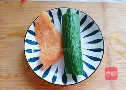 Illustration of how to make cold cucumber chicken breast 1