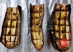 Illustration of how to make roasted eggplant with garlic paste 6