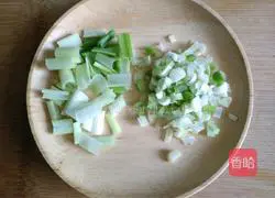 Illustration of how to make tomato scrambled eggs (same ingredients but different methods) 3