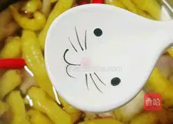 Illustration of how to make pickled pepper chicken feet 15