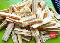 Illustration of how to make cold fungus, yuba and cucumber 5