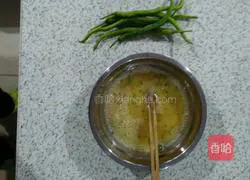 Illustration of how to make water-rich chili eggs 3