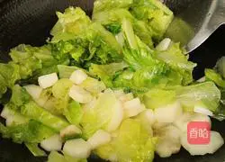 Illustration of how to make fried lettuce with yam 8