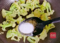 Illustration of how to make garlic cauliflower 11