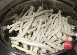 Illustration of how to make shredded seafood mushrooms 2