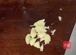 Illustration of how to make stir-fried water spinach 1