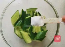 Illustration of how to make cold cucumbers 2