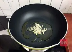 Illustration of how to stir-fry lettuce slices 6