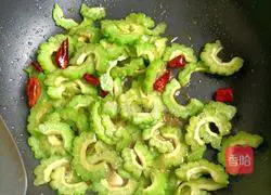 Illustration of how to make stir-fried bitter melon 5