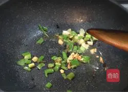 Illustration of how to make stir-fried bean sprouts 3