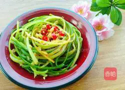 Illustration of how to make cold hand-shredded garlic 10