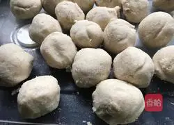 Illustration of how to make bean dregs meatballs 3