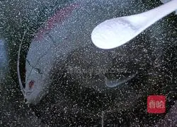 Illustration of how to mix lotus root 4