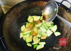 Illustration of how to make spicy zucchini 6
