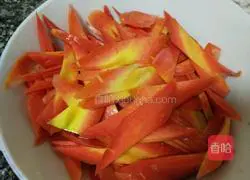 How to stir-fry carrots and potato slices Illustration 2