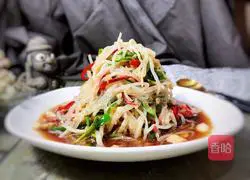 Illustration of how to make cold mung bean sprouts 11