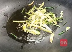 Illustration of how to make fried lotus root slices with snow peas 7