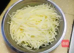 Illustration of how to make spicy and sour potato shreds 4