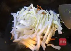 Illustration of how to stir-fry dried cabbage 6