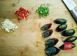 Illustration of how to make preserved eggs mixed with tofu 3