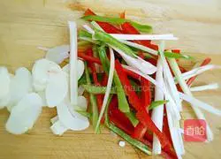 Illustration of how to make hand-shredded cabbage 5