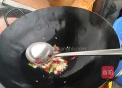 Illustration of hand-shredded lotus white 3