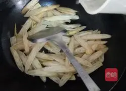 Illustration of how to make spicy and sour lotus root tips 5