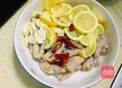 Illustration of how to soak chicken feet in lemon 6