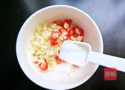 Illustration of how to make cold fungus, yuba and cucumber 8