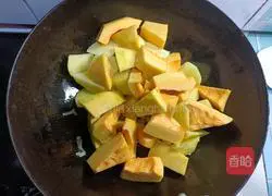 Illustration of how to make pumpkin stewed with potatoes 4