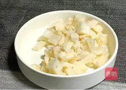 Illustration of the recipe of spicy and sour potato and lotus root 1