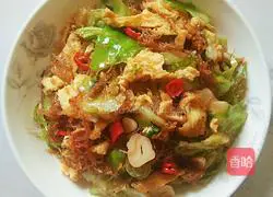 Illustration of how to stir-fry vermicelli with cabbage 14