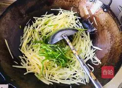 Illustration of how to make green pepper and potato shreds 7