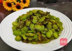 Illustration of how to stir-fry pickled vegetables and broad beans 8