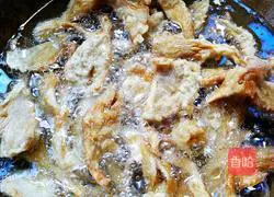 Illustration of how to make dry fried mushrooms 3