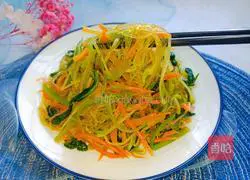 Stir-fried vermicelli with spinach and bean sprouts Illustration of how to do it 7
