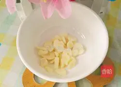 Illustration of how to stir-fry shiitake mushrooms and sea greens 4