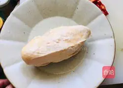 Illustration of how to make shredded chicken breast with green onion 2