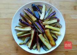 Illustration of how to make eggplant steamed vermicelli 7