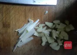 Illustration of how to make shredded pork, tomatoes and fried goose eggs 3