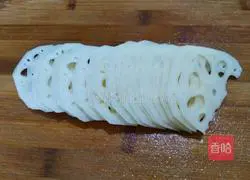 Illustration of how to make fried lotus root slices with green pepper 2