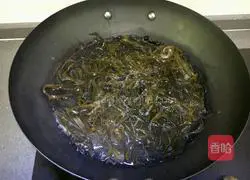 Illustration of how to make spicy kelp shreds 4