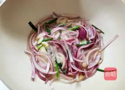 Scallion oil chicken legs Meat recipe illustration 6